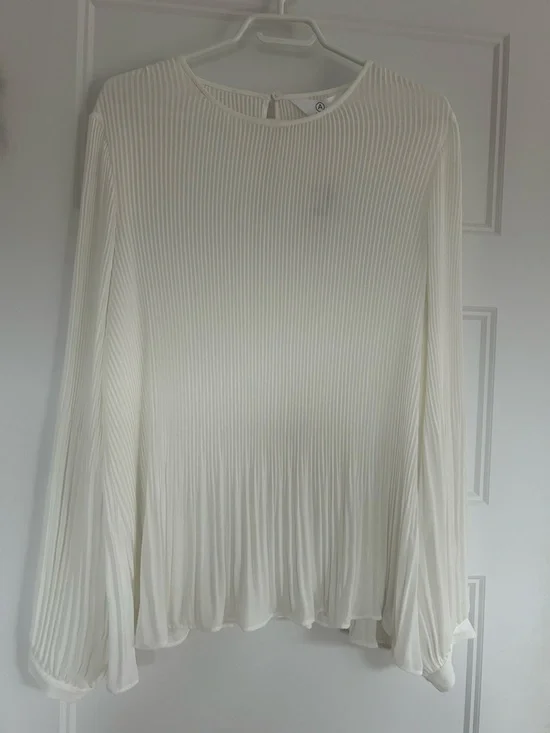 Women's Cream Pleated Long-Sleeve Blouse - Picture 1 of 4
